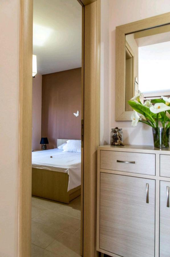 Canal Luxury Apartments Nea Poteidaia Exterior photo